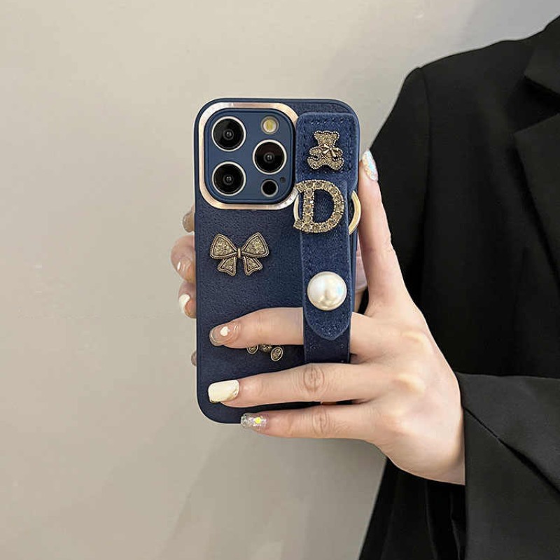 Women's Luxury iPhone Gift Set: PU Case + ANC Earbuds + 4-in-1 Charger Women's Luxury iPhone Gift Set: PU Case + ANC Earbuds + 4-in-1 Charger